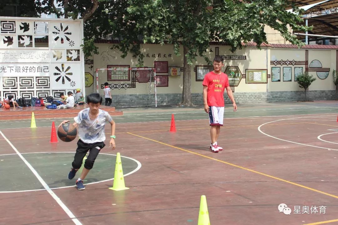  球星公益走进校园，篮球梦想照亮少年未来