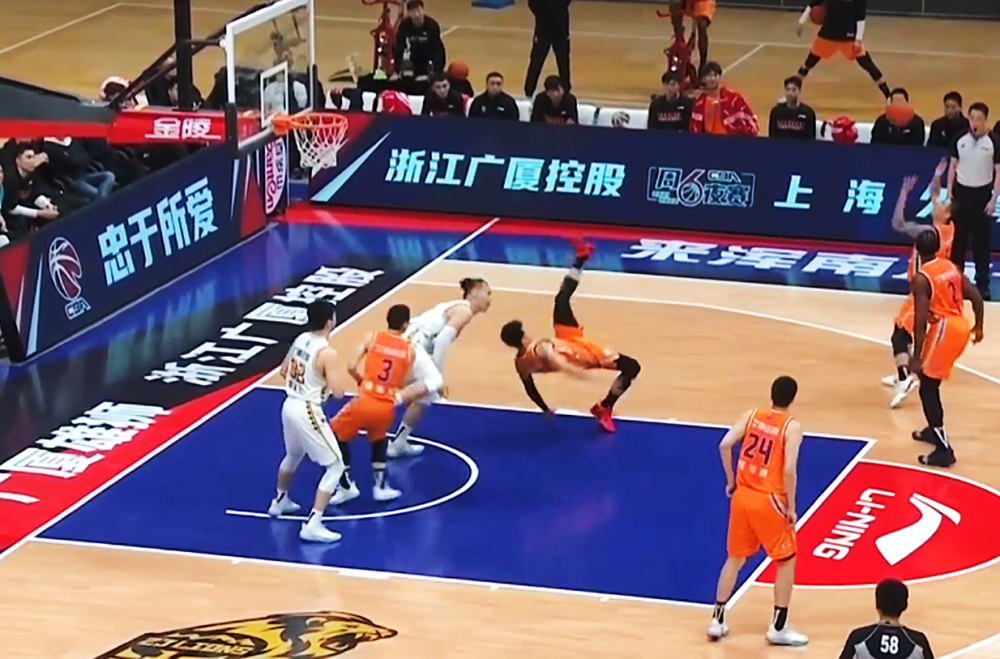  山东高速全员皆兵，团队篮球击溃广东队