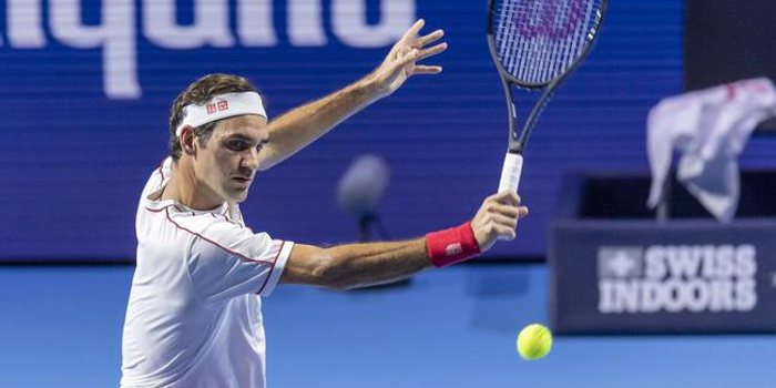  西西帕斯网前截击屡建奇功强势过关