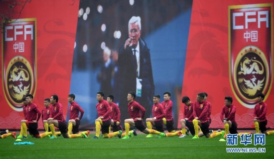  国足世预赛关键战惜败韩国队