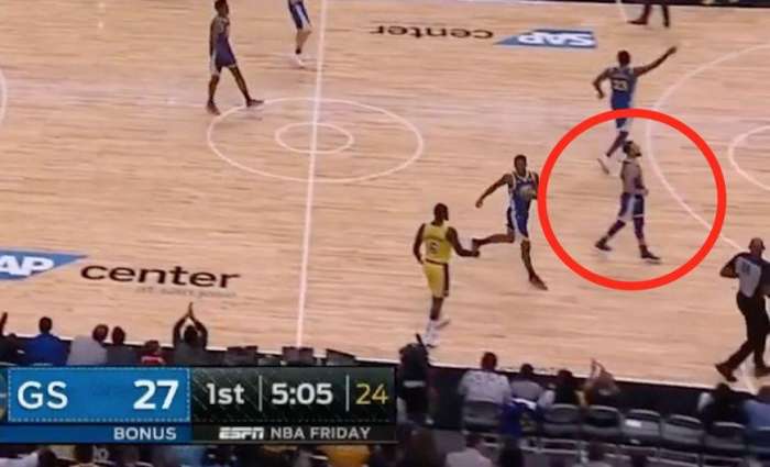  快攻反击行云流水打出团队风采