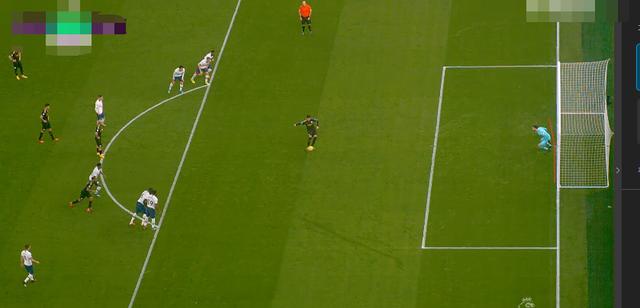  VAR技术改变比赛走向，争议判罚引发热议