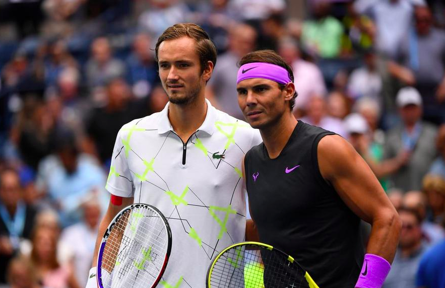  费德勒退役巡演引爆全场泪目